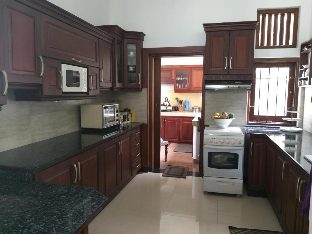 Cosy Nest Home Stay Негомбо Екстериор снимка
