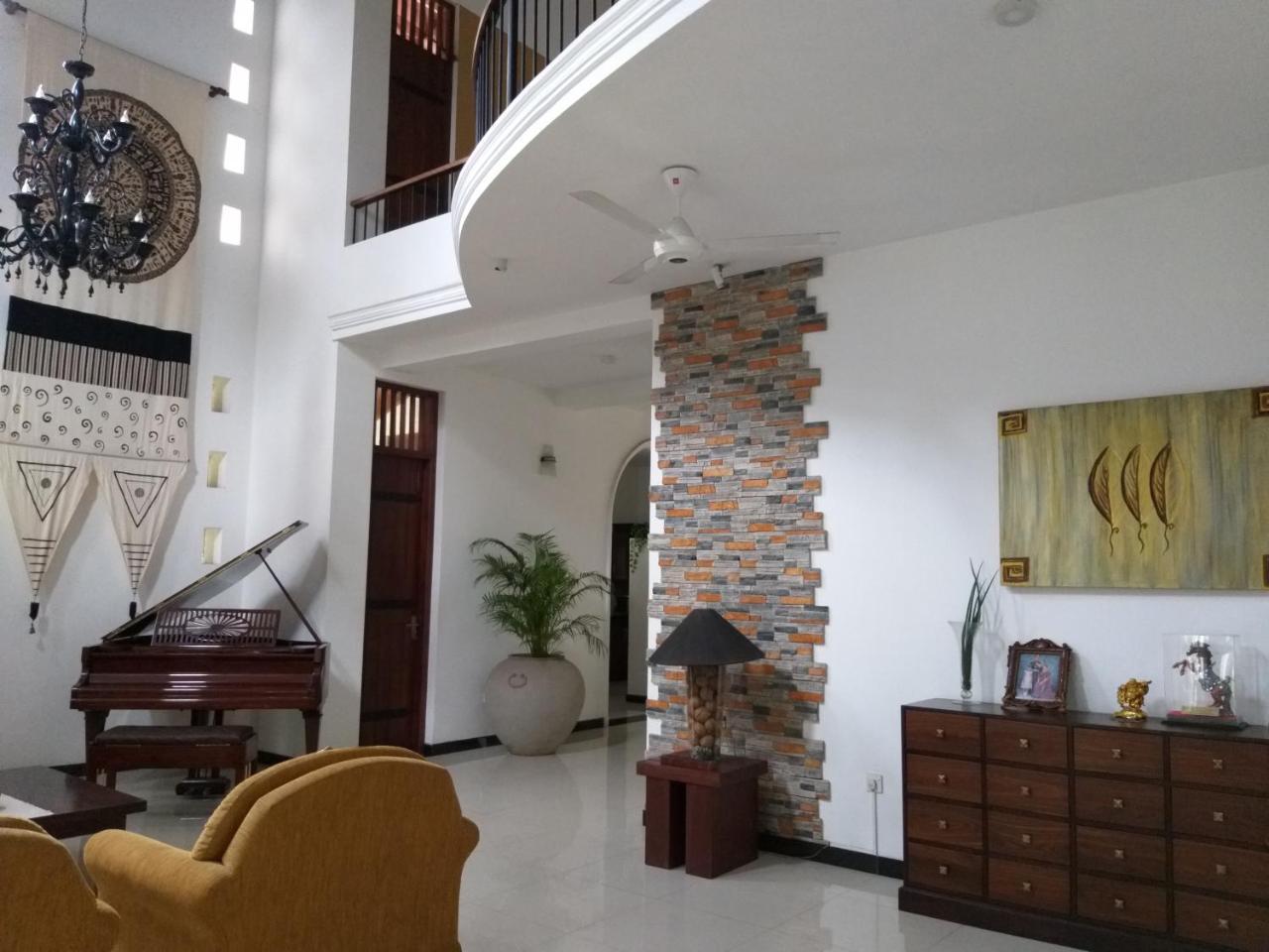 Cosy Nest Home Stay Негомбо Екстериор снимка