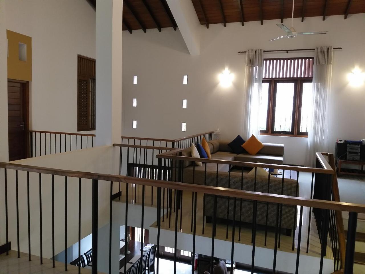 Cosy Nest Home Stay Негомбо Екстериор снимка
