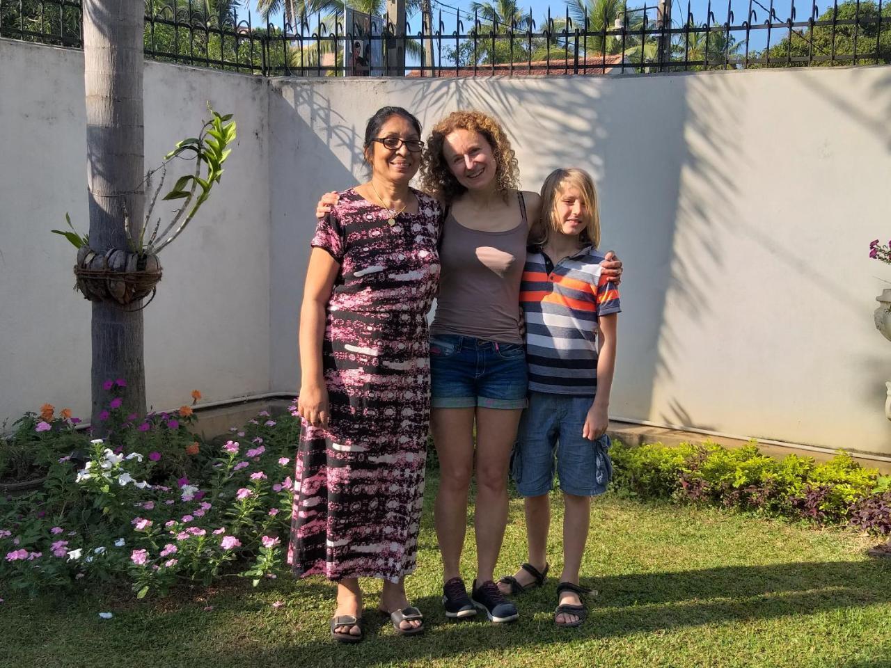 Cosy Nest Home Stay Негомбо Екстериор снимка