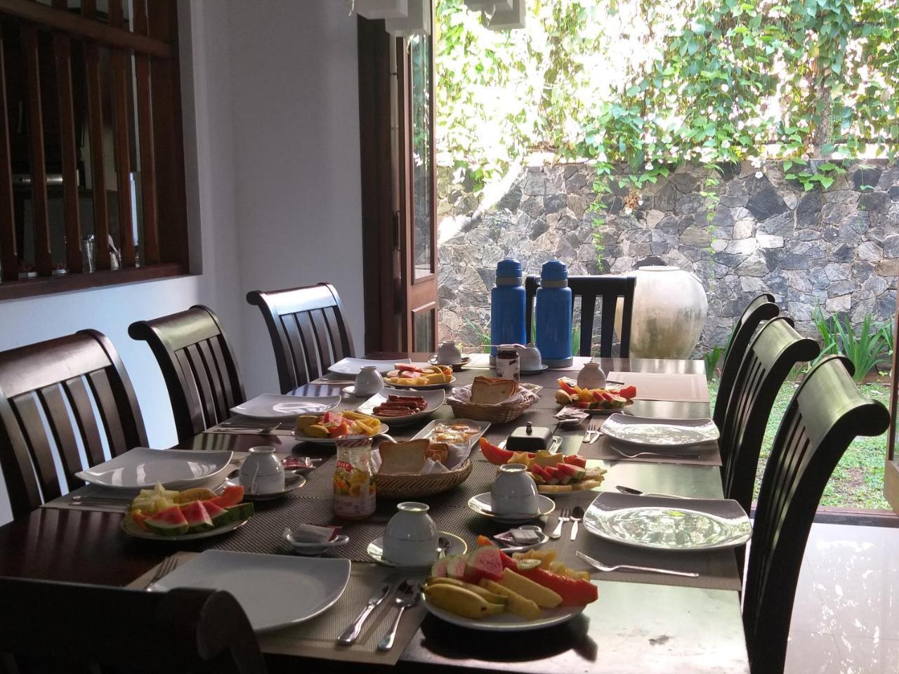 Cosy Nest Home Stay Негомбо Екстериор снимка
