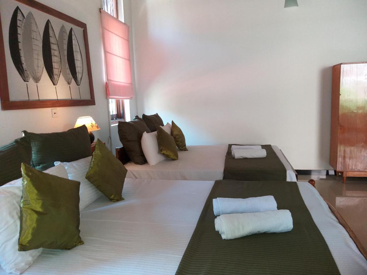 Cosy Nest Home Stay Негомбо Екстериор снимка