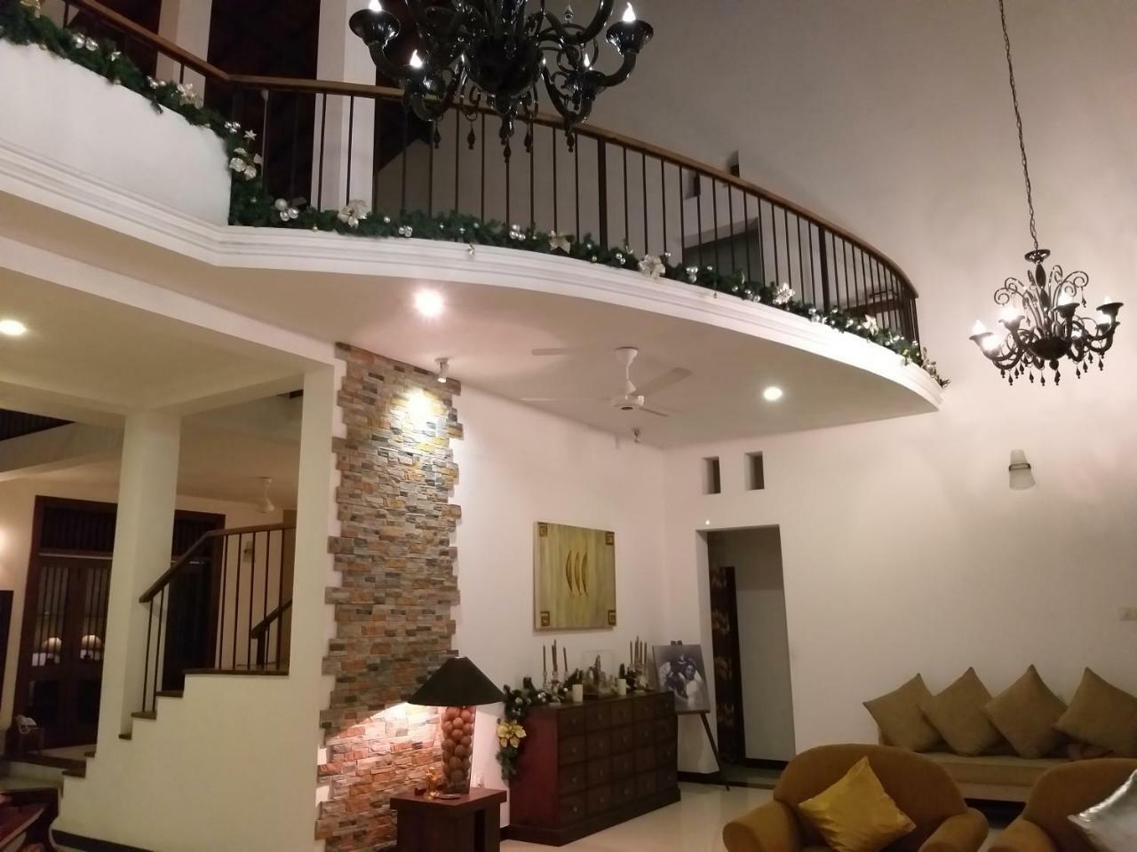 Cosy Nest Home Stay Негомбо Екстериор снимка